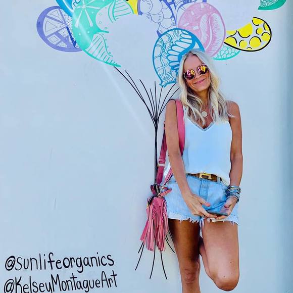 Meet your Posher, Liz - Picture 1 of 1